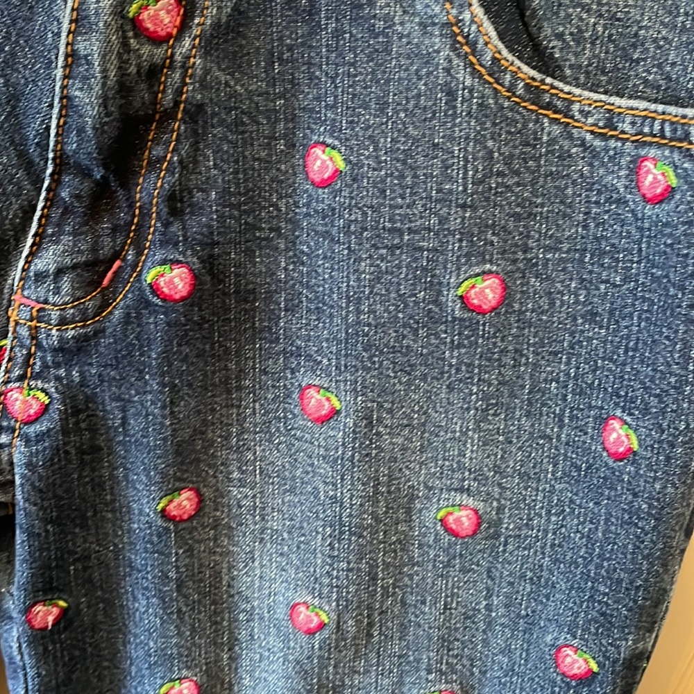 Lilly Pulitzer blue jeans with strawberries embroidered all over size 4 - Picture 2 of 5